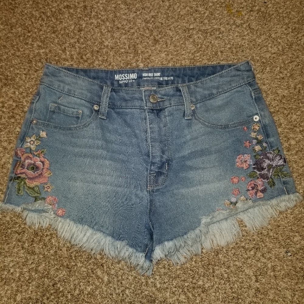 ⭐Mossimo embroidered jean shorts